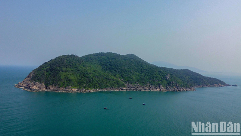 Son Cha est une île située au nord de Da Nang, avec des paysages naturels majestueux. Photo : NDEL.