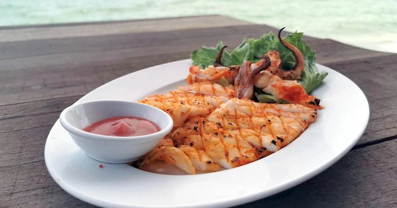 Le muc mot nang est un plat traditionnel originaire de Phan Thiet. Photo : TasteAtlas.