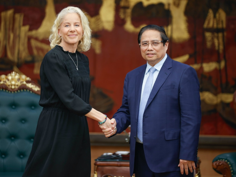 Le Premier ministre Pham Minh Chinh reçoit la président du groupe SYRE de Suède. Photo : VGP.