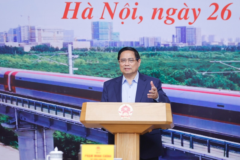 Le Premier ministre Pham Minh Chinh lors de la réunion du Comité de pilotage des projets clés et des projets nationaux importants dans le secteur ferroviaire dans la matinée du 26 avril. Photo : VGP.