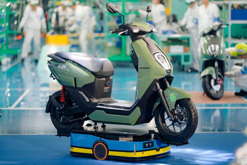 Le modèle ICON e: a été conçu, testé et fabriqué au Vietnam, principalement destiné aux lycéens – un public jeune, dynamique, ayant besoin d’un moyen de transport pratique et sécurisé. Photo : VNA.