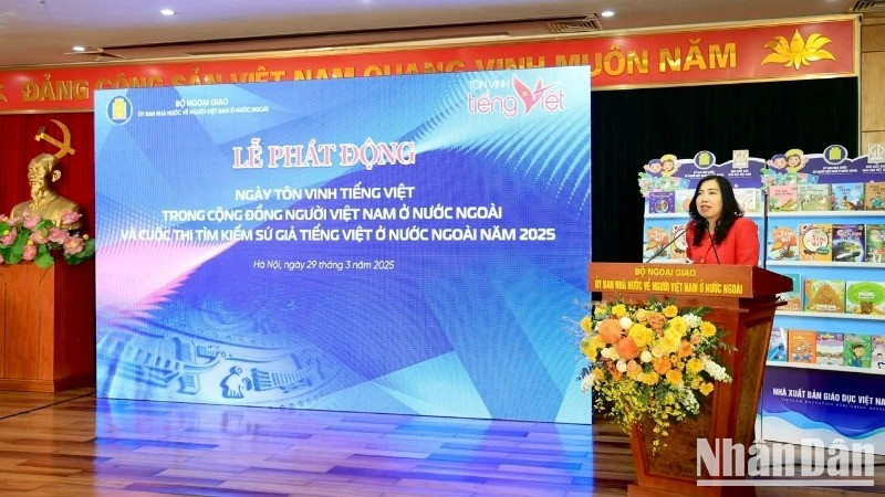 La vice-ministre des Affaires étrangères, Lê Thi Thu Hang s'exprime à la cérémonie. Photo : NDEL.