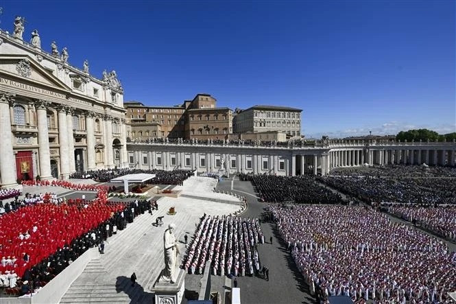 Vue de la place Saint-Pierre pendant la messe funéraire du pape François. Photo : AA/VNA.
