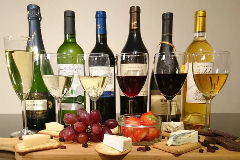 “Tastin’France” est l’occasion, pour les professionnels du secteur des boissons alcoolisées au Vietnam, d’explorer la richesse et le prestige des vins et spiritueux français. Photo d'illustration/QKAWine