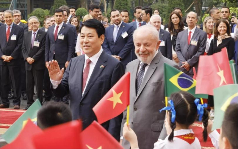 Le président Luong Cuong (gauche) accueille son homologue brésilien Luiz Inácio Lula da Silva. Photo : VNA