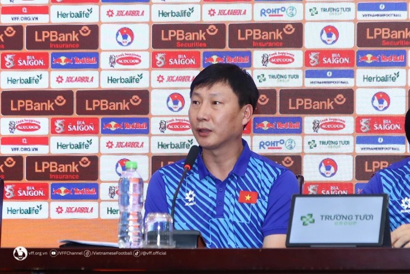 L’entraîneur Kim Sang-sik. Photo : VNA.