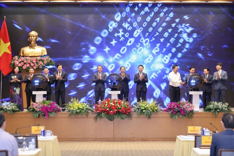 Le Premier ministre Pham Minh Chinh préside le lancement du Portail juridique national, accessible à l'adresse https://phapluat.gov.vn. Photo : VGP.