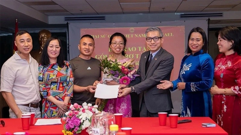Le lancement officiel de l'Association des Vietnamiens en Israël, lors d'une conférence tenue à Tel Aviv le 27 mars. Photo : VNA.