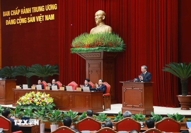 Le secrétaire général du Parti To Lam prend la parole à l'ouverture du 11e Plénum du Parti communiste du Vietnam du 13e mandat, le 10 avril à Hanoï. Photo : VNA.