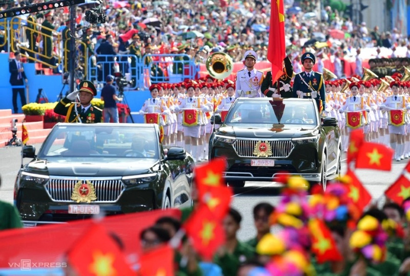 Répétition générale du grand défilé marquant le 50e anniversaire de la Réunification nationale. Photo : Vnexpress.
