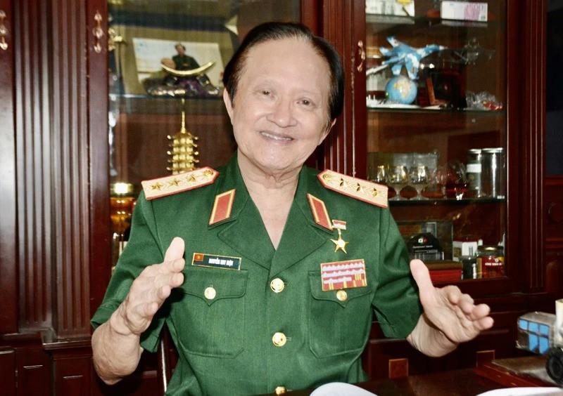 Le colonel général, académicien, Héros des forces armées populaires Nguyên Huy Hiêu, ancien membre du Comité central du Parti, ancien vice-ministre de la Défense nationale. (Photo fournie par le colonel général Nguyên Huy Hiêu)