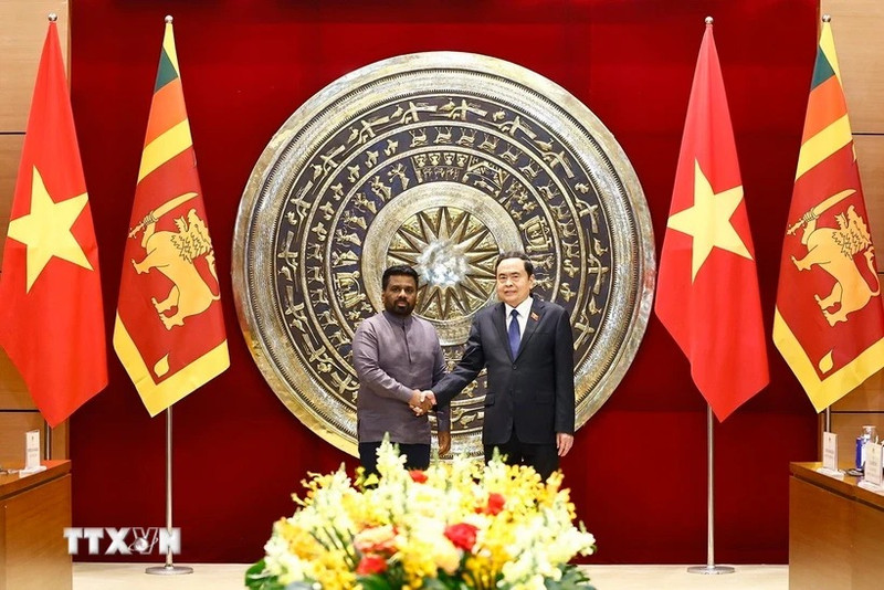 Le président de l'Assemblée nationale (AN), Tran Thanh Man (droite) et le président sri-lankais Anura Kumara Dissanayaka. Photo ; VNA.