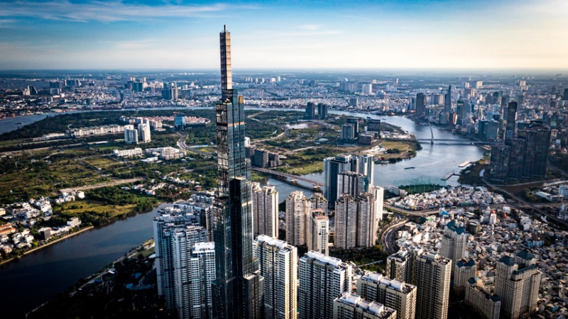 50 ans après la libération, Hô Chi Minh-Ville est devenu l’un des centres économiques et financiers les plus dynamiques d’Asie du Sud-Est.