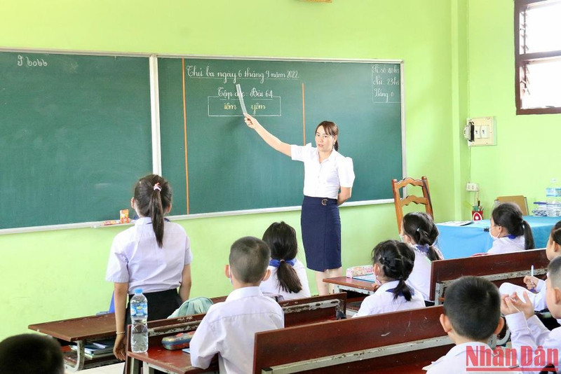 Dans un cours du vietnamien à l'école bilingue vietnamo-lao Nguyen Du à Vientiane, capitale du Laos.
