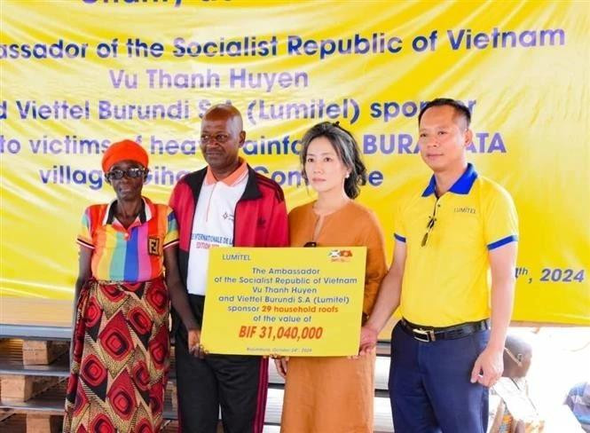 L'ambassadrice Vu Thanh Huyên visite l'orphelinat Nezerwa, Burumbuja. Photo : baoquocte.