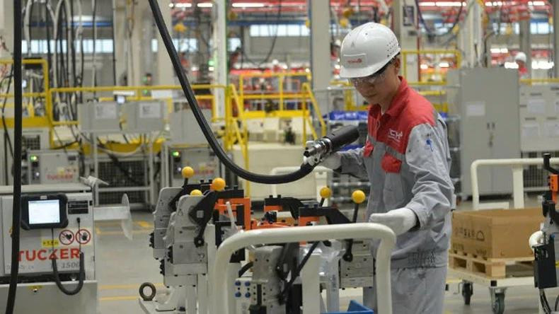 Dans l'usine d’automobile Thanh Cong Viet Hung. Photo : NDEL.