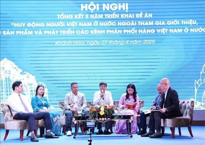 Lors de la conférence. Photo : VNA.