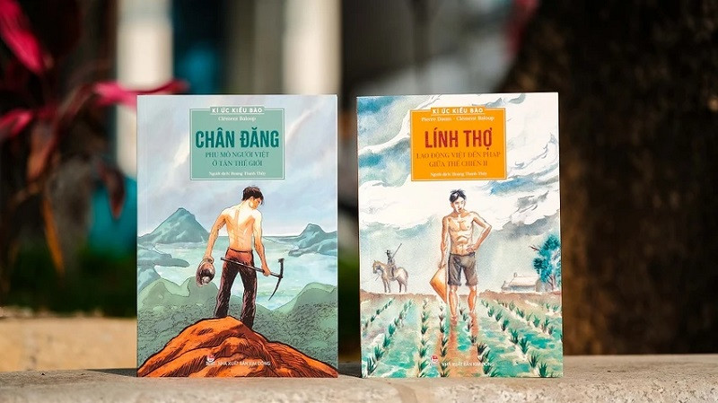 Ces bandes dessinées retracent la vie des migrants vietnamiens au début du XXe siècle. Photo : PLO.