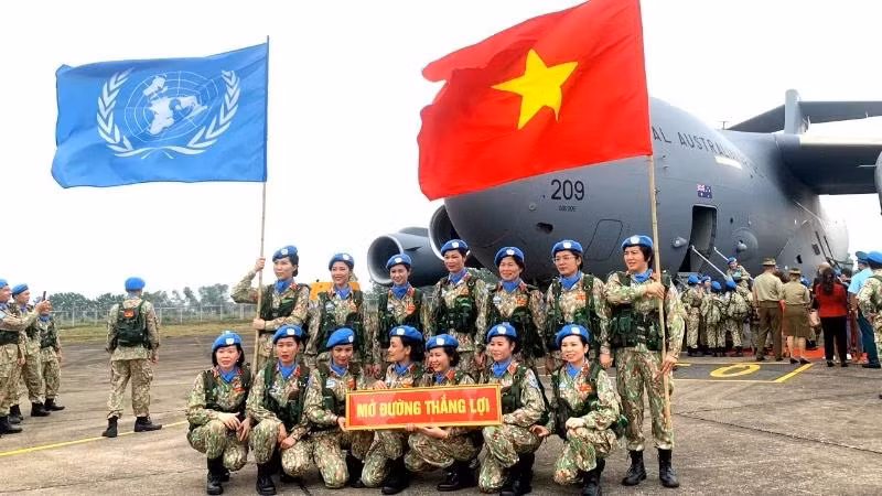 Depuis 2014, le Vietnam a déployé avec succès 1 083 officiers et soldats de l’Armée populaire vietnamienne ainsi que des agents de la Sécurité publique populaire dans le cadre des missions onusiennes de maintien de la paix. Photo : NDEL.