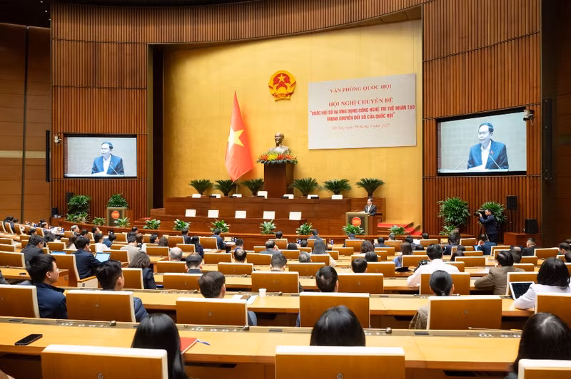 Les délégués lors du symposium. Photo : quochoi.vn