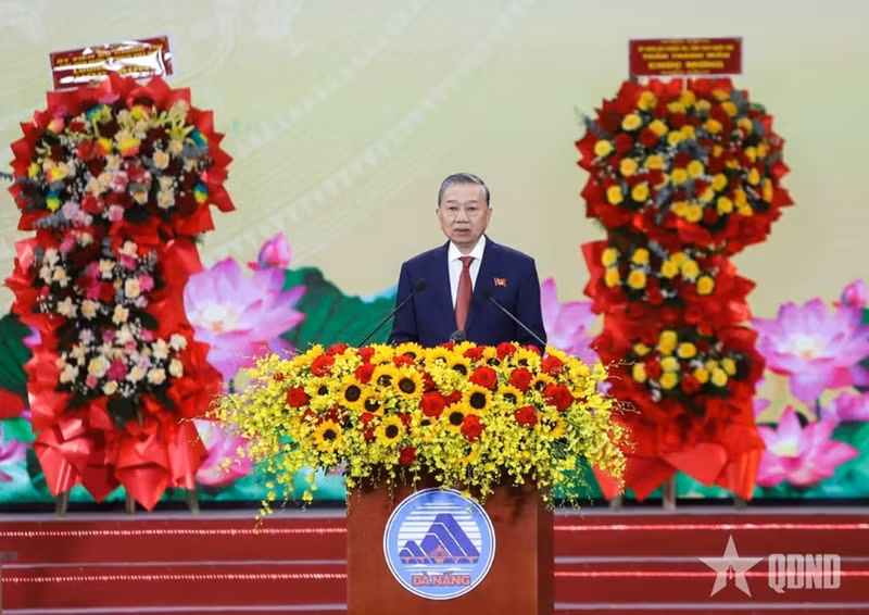Le secrétaire général du Comité central du Parti communiste du Vietnam, To Lam, s'exprime lors de la célébration. Photo : quandoinhandan. Le secrétaire général du Comité central du Parti communiste du Vietnam, To Lam, s'exprime lors de la célébration. Photo : quandoinhandan.