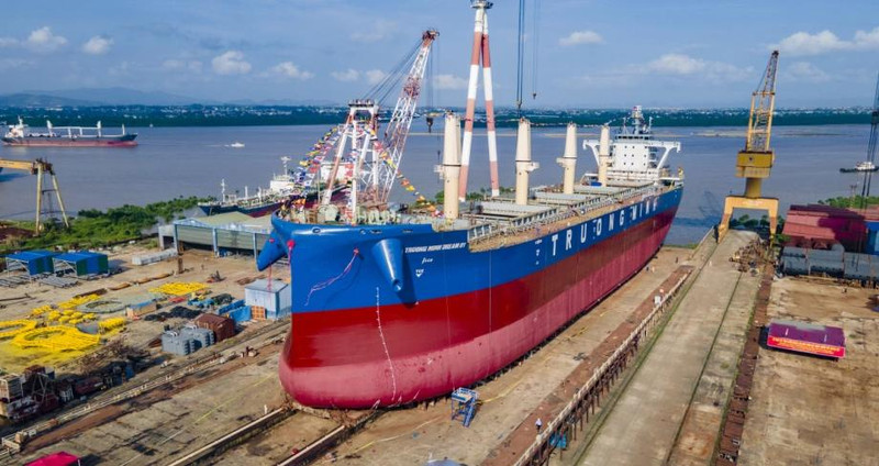 Avec une capacité de construction navale estimée à 3,5 millions de tonnes par an, le Vietnam pourrait jouer un rôle plus important sur le marché international. Photo : Vnexpress.