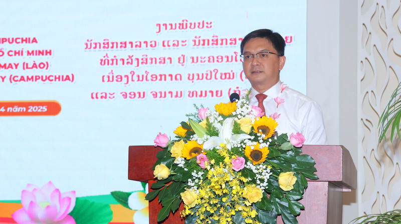Nguyên Manh Cuong prend la parole lors de l'ouverture de rencontre. Photo : CVN.
