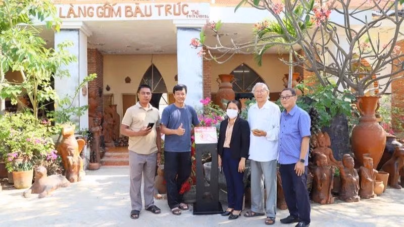 « Yêu lắm Việt Nam » débarque à Ninh Thuan. Photo : NDEL.