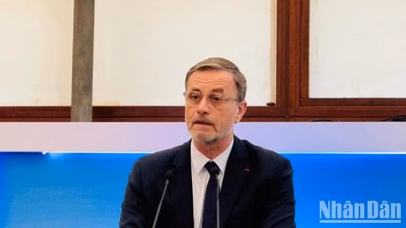 L’ambassadeur de France au Vietnam, Olivier Brochet, lors de l'atelier.