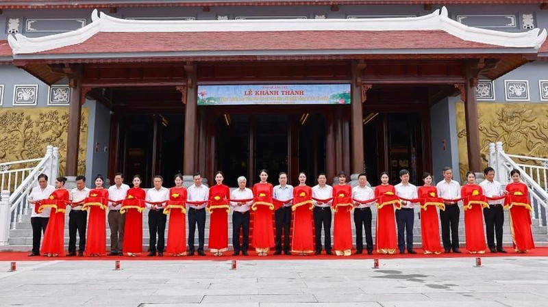 Le président de l'Assemblée nationale (AN) Trân Thanh Mân à la cérémonie d'inauguration du site commémoratif du feu secrétaire général du Parti Lê Duân, dans le village de Hâu Kiên. Photo : VNA.