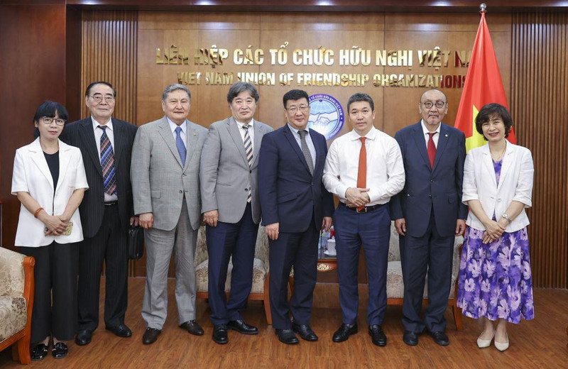 L’Union des organisations d’amitié du Vietnam reçoit la délégation des diplomates retraités de Mongolie. Photo : TĐ.