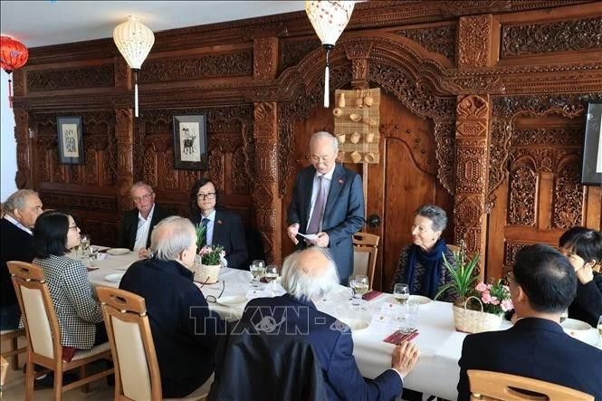 L'ambassade du Vietnam en Suisse organise une rencontre avec des amis suisses. Photo : VNA.