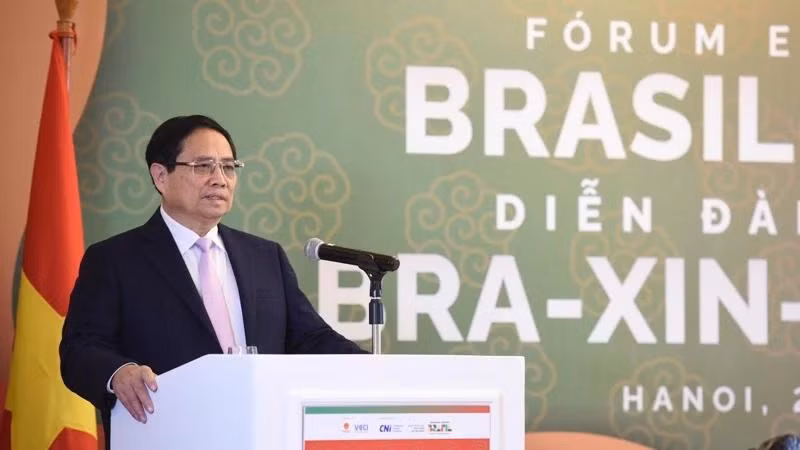 Le Premier ministre Pham Minh Chinh a affirmé la position constante du Vietnam de soutenir un Brésil indépendant, fort et puissant, ayant un rôle de plus en plus important dans la région et dans le monde. Photo : NDEL. Le Premier ministre Pham Minh Chinh a affirmé la position constante du Vietnam de soutenir un Brésil indépendant, fort et puissant, ayant un rôle de plus en plus important dans la région et dans le monde. Photo : NDEL.