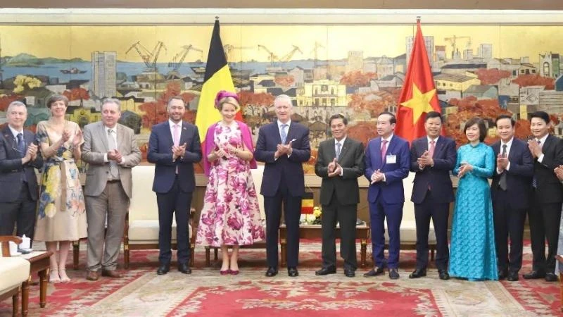 Le Roi et la Reine des Belges en visite de travail à Hai Phong. Photo : NDEl..