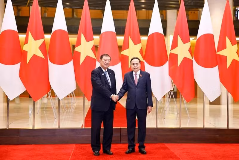 Le président de l’Assemblée nationale Trân Thanh Mân (droite) et le Premier ministre japonais Ishiba Shigeru. Photo : VNA.