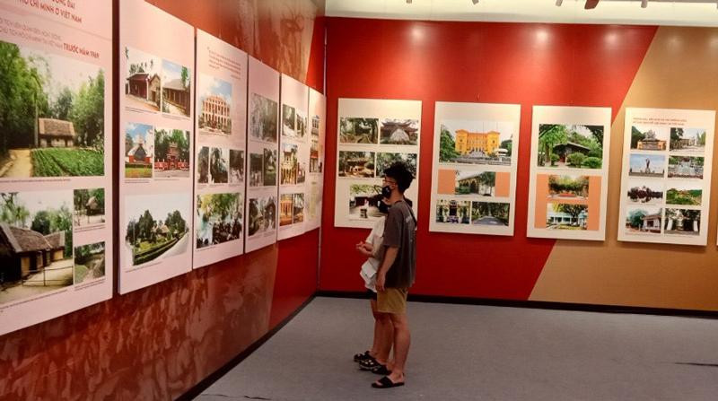 Un coin de l’exposition « Le Président Hô Chi Minh et Hanoï ». Photo : hanoimoi.com.vn.