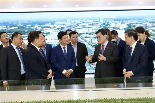 Le Vice-Premier ministre singapourien et ministre chargé de la coordination des politiques économiques, Heng Swee Keat et sa délégation rend visite au VISP I. Photo: VNA