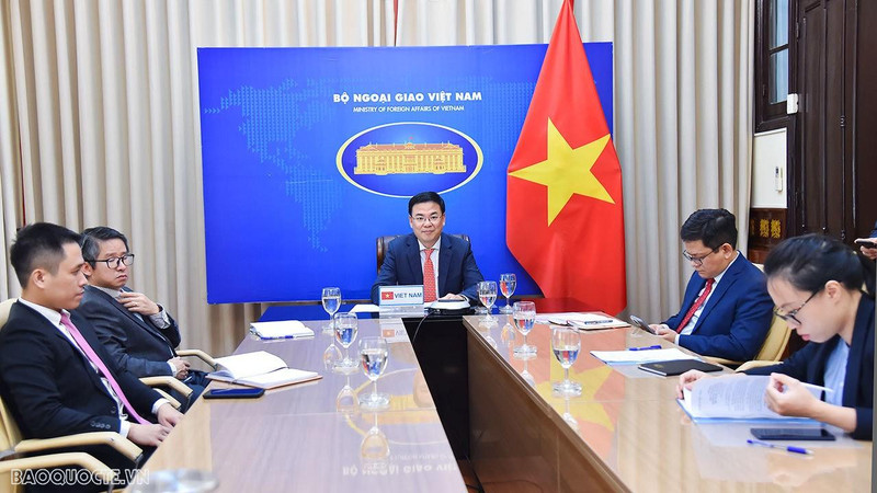 Le vice-ministre des Affaires étrangères, Pham Quang Hiêu lors de son entretien avec la vice-ministre namibienne des Relations internationales et de la Coopération, Jenelly Matundu. Photo : baoquocte.vn.