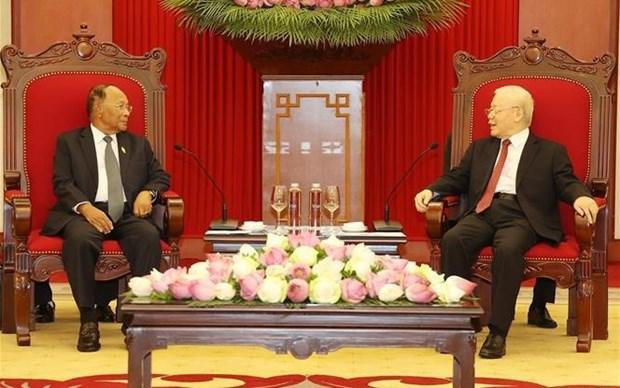 Le Secrétaire général du Parti communiste du Vietnam (PCV), Nguyên Phu Trong (à droite), et le Président de l'Assemblée nationale du Cambodge, Samdech Heng Samrin. Photo: VNA