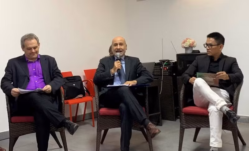 L’ambassadeur italien Antonio Alessandro prend la parole lors de la conférence de presse, le 3 octobre à Hanoï. Linh Vi/NDEL.
