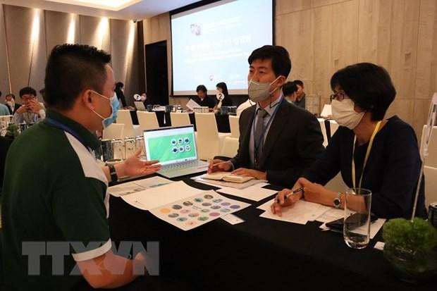Les entreprises de Hô Chi Minh-Ville et sud-coréenne se rencontrent lors de la semaine commerciale Vietnam-République de Corée. Photo : VNA. 