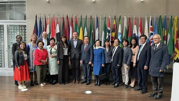 Rencontre entre les dirigeants de l’AFD et de l'Union des organisations d'amitié du Vietnam. Photo : VNA