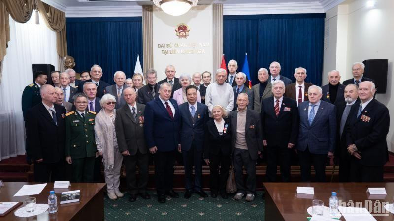 Rencontre en l’honneur du 50e anniversaire de la victoire de Diên Biên Phu aérien, le 8 décembre en Russie. Photo : VNA.