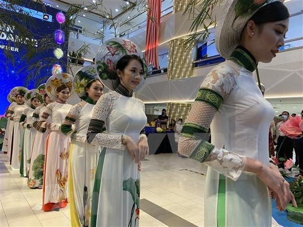 Défilé de l’ao dai en Malaisie. Photo : VNA