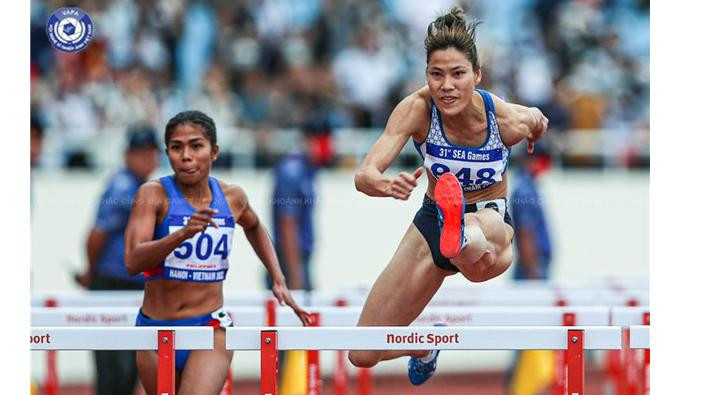 L'œuvre "Athlétisme vietnamien" du photographe Luong Viet Son Tung (Hanoï) remporte la médaille d'or. Photo : VNA
