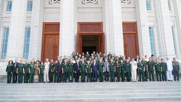 D'anciens soldats et experts volontaires vietnamiens au Laos. Photo : VNA.