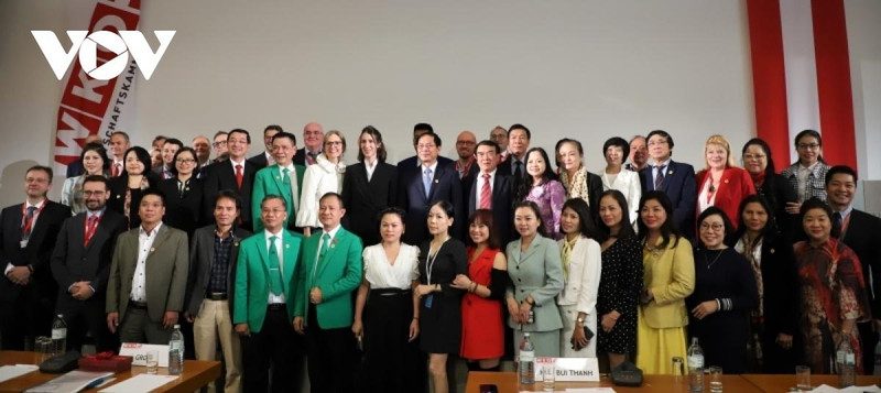 Des participants du Forum des affaires Vietnam - Autriche. Photo : VOV.