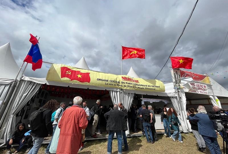 Le stand du journal Nhân Dân lors de la 87e Fête de L'Humanité. Photo : NDEL.