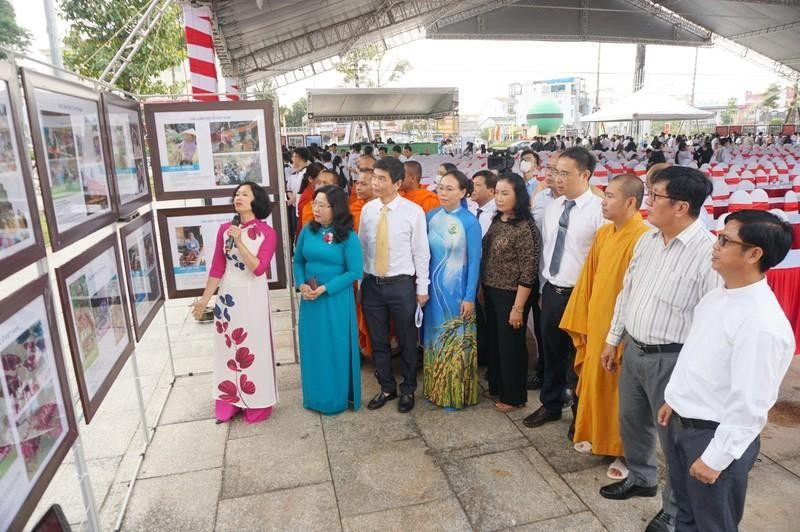 L'exposition attire un grand nombre de visiteurs. Photo : NDEL.