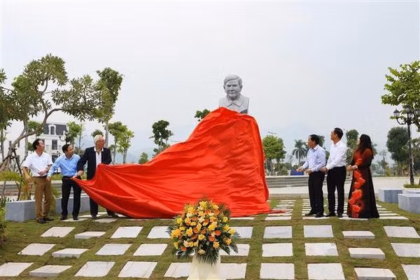 Cérémonie d'inauguration d'un mémorial en l’honneur de l'archéologue française Madeleine Colani. Photo: VNA